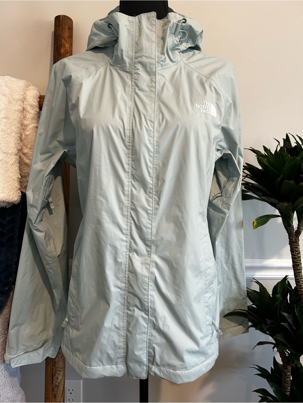 The North Face Women's Light Mint Hooded Waterproof Jacket Size Medium